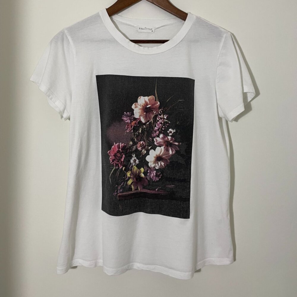 Full Tilt Graphic - Flower Still Life Short Sleeve Tee shirt - White M